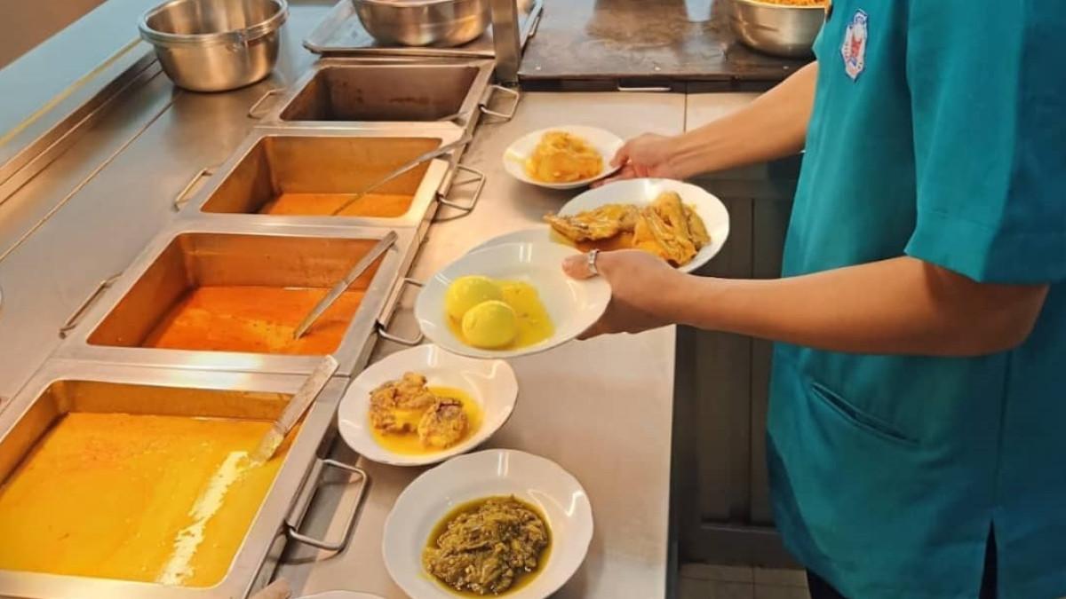 Restoran Simpang Raya - Margonda, satu nasi Padang enak di Depok yang wajib dicoba untuk makan siang.