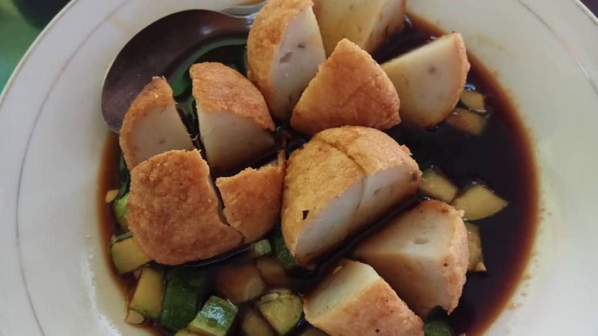 Pempek Palembang Pak Jenggot, satu tempat makan siang enak dekat Stasiun Pasar Minggu Jakarta Selatan.