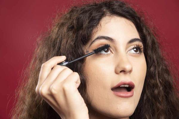 Keep your Poila Boishakh makeup fresh in summer heat—avoid heavy base for a flawless look.