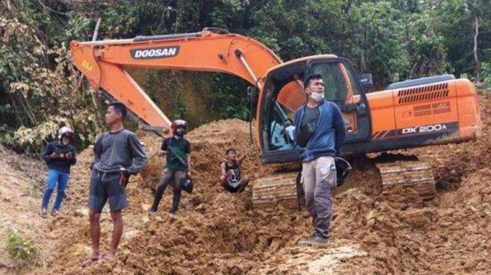 FOTO STOK -- Penertiban alat berat di lokasi tambang emas ilegalk di Pohuwato oleh Polda Gorontalo.