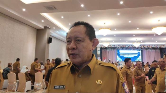 WFH GORONTALO -- Gubernur Gorontalo, Gusnar Ismail, saat diwawancarai usai menghadiri Musrenbang RKPD 2027 di Ballroom Hulondalo, Selasa (14/4/2026). Pemprov Gorontalo resmi menetapkan Work From Home (WFH) hanya satu hari dalam sepekan.