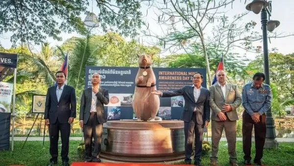 Patung tikus raksasa, Magawa, di Siem Reap, Kamboja Patung tikus raksasa, Magawa, di Siem Reap, Kamboja