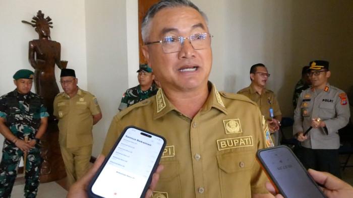 SEKOLAH PENERBANGAN – Bupati Malinau Wempi W Mawa saat ditemui di Malinau, beberapa waktu lalu. Berikut ini komentar terbaru Wempi W Mawa soal Desa Sarjana Unggul Malinau yang memfasilitasi jalur sekolah penerbangan. (TRIBUNKALTARA.COM / MOHAMMAD SUPRI)