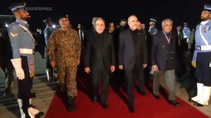 IRAN HARUS WASPADA - Delegasi Iran yang dipimpin oleh Ketua Parlemen Mohammad Bagher Qalibaf dan didampingi oleh Menteri Luar Negeri Abbas Araghchi, tiba di Ibu Kota Pakistan, Islamabad pada Jumat (10/4/2026) malam.