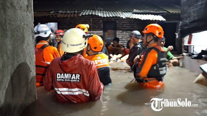 Proses evakuasi wilayah terdampak banjir