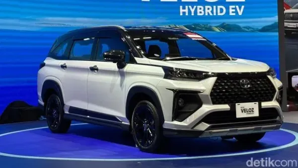 Toyota Veloz Hybrid meluncur di GJAW 2025 dengan harga mulai Rp 299 juta