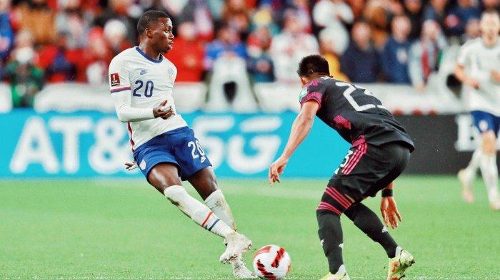 AKSI WEAH - Timothy Weah, penyerang Lille saat membela Timnas Amerika Serikat.