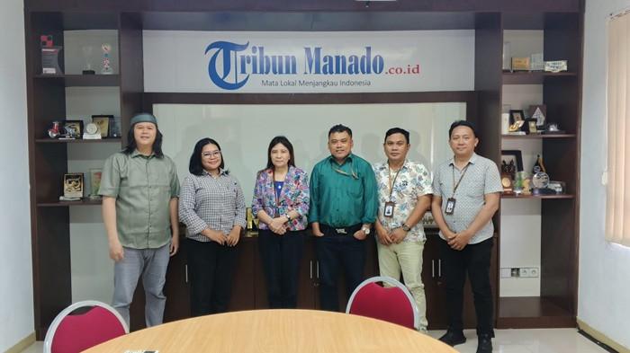 Unsrit saat berkunjung di Tribun Manado