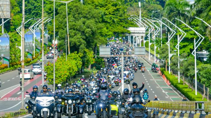 ROLLING THUNDER - Kegiatan rolling thunder perayaan HUT ke-7 MBI DKI Jakarta dengan start dari kawasan Asia Afrika menuju lokasi di Jalan Gatot Subroto, Jakarta, 12 April 2026. Kegiatan ini diikuti ratusan bikers lintas komunitas. '