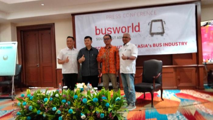 PAMERAN BUS TERBESAR - Konferensi pers penyelenggaraan Busworld Southeast Asia 2026 di Jakarta, Rabu, 15 April 2026. Busworld Southeast Asia 2026 akan diselenggarakan di JIExpo Kemayoran, Jakarta, 20-22 April 2026 dan diikuti lima industri karoseri Tanah Air serta peserta dari luar negeri.'