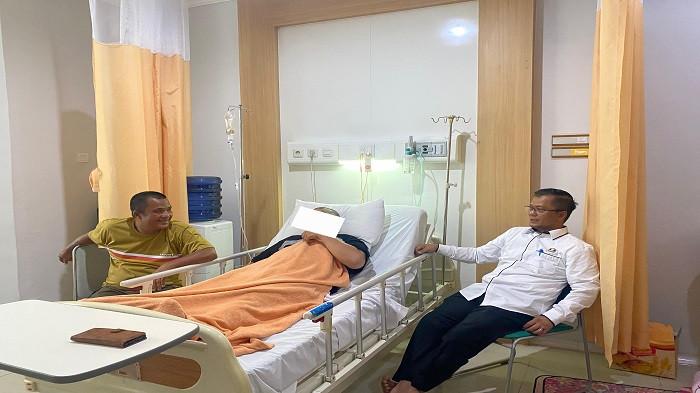 KORBAN PERUNDUNGAN -- Kondisi siswa SMA berinisial AH (16), korban dugaan perundungan di lingkungan Pesantren di Kabupaten Bangka, tampak mulai membaik saat menjalani perawatan di Rumah Sakit Mitra Medika Pangkalpinang, Selasa (14/4/2026).