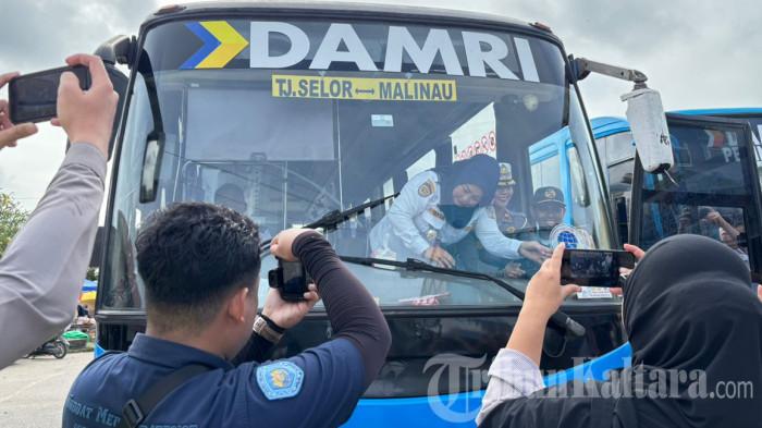 JADWAL DAMRI - Tampak suasana di dalam salah satu Bus Damri di Tanjung Selor, saat diabadikan TribunKaltara.com belum lama ini. Bagi Tribuners yang hendak ke Berau dan Samarinda, bisa mengecek Jadwal Damri yang dilengkapi harga tiket Bus Damri dari Tanjung Selor, pada Kamis (16/4/2026). (TribunKaltara.com / Desi Kartika) 