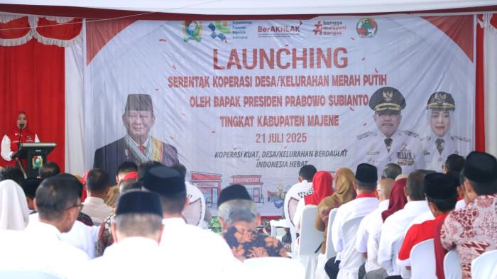 KOPDES - Wakil Bupati Majene saat meresmikan 82 Koperasi Merah Putih di Pendopo Rujab Majene, Senin (21/7/2025).