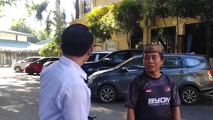 HAK CIPTA -- Zainuddin Hadjarati atau Ka Kuhu di Mapolda Gorontalo, Kamis (15/1/2026). Ka Kuhu penuhi panggilan Penyidik Ditreskrimsus Polda Gorontalo usai ditetapkan sebagai tersangka.