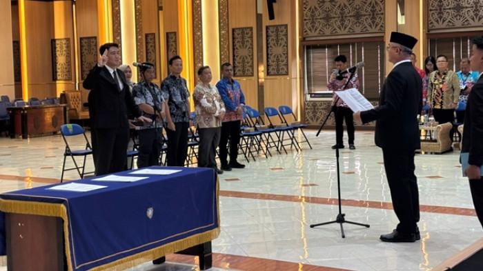PERUMDA INTIMUNG - Prosesi pelantikan Direktur Perumda Intimung periode 2026-2031 oleh Bupati Malinau Wempi W Mawa, pada Kamis 16 April 2026. Manajemen baru diharapkan mampu membawa perubahan besar melalui efisiensi bisnis di tubuh Perumda Intimung.(TRIBUNKALTARA.COM/MOHAMMAD SUPRI)