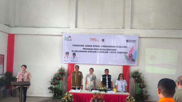 HADIR - Wali Kota Tomohon yang diwakili Asisten I Bidang Pemerintahan dan Kesejahteraan Rakyat Sekretaris Daerah Kota Tomohon, Drs. O.D.S. Mandagi menghadiri kegiatan tanggung jawab sosial dan lingkungan Program Desa Siaga Bencana. Kegiatan tersebut dilaksanakan di Kelurahan Kinilow dan Kinilow I, Kota Tomohon, Kamis (16/4/2026).