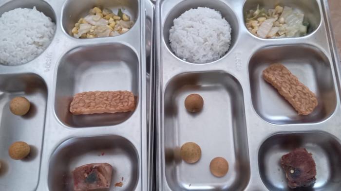 MBG - Menu MBG yang disalurkan di salah satu sekolah di Kelurahan Molas, Kecamatan Bunaken, Kota Manado, Sulawesi Utara, Rabu (15/4/2026). Orang tua murid mengeluhkan kinerja SPPG Bunaken-Molas.