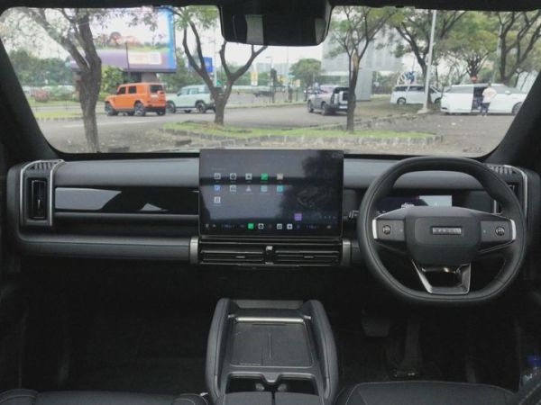 Interior Chery J6T yang simple, simetrikal, tapi tetap memberi kesan canggih.