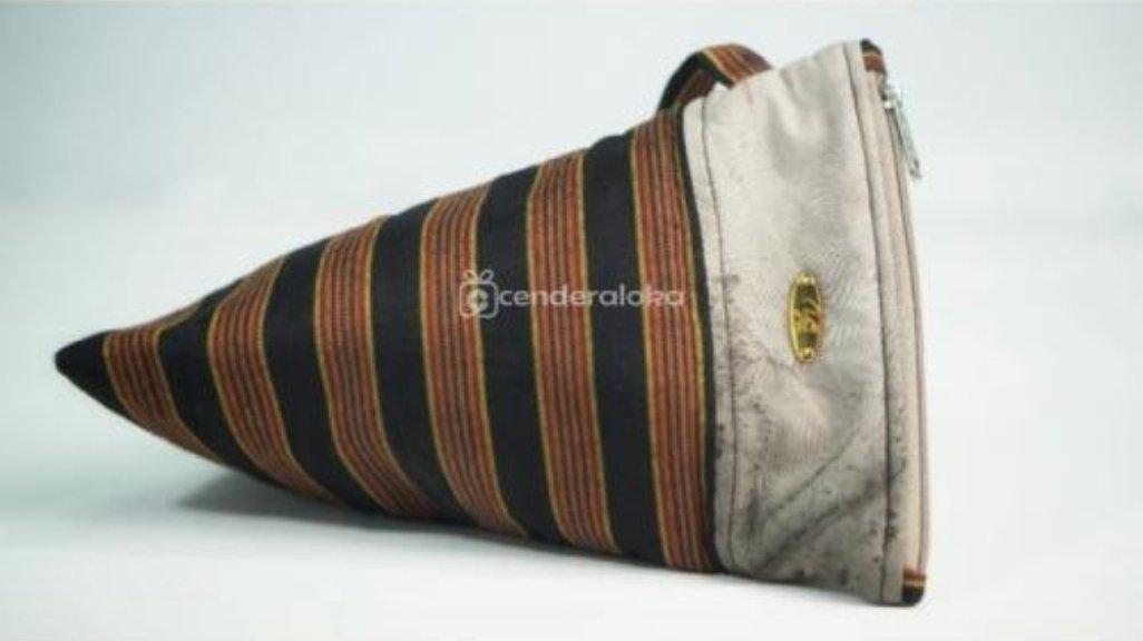 Pouch Segitiga Bahan Kain Lurik Mix Kain Katun Polos