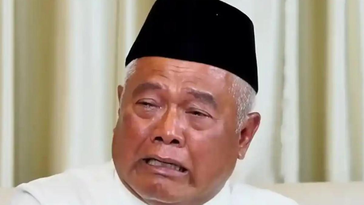 YAI MIM MENINGGAL - Terkuak penyebab meninggalnya Yai Mim, alami asfiksia hingga tiba-tiba jatuh terduduk dan lemas.
