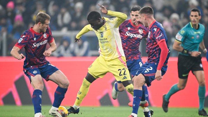 Aksi Timothy Weah (Juventus) saat melawan Bologna di Liga Italia pekan ke-15, Minggu (8/12/2024) dini hari WIB.