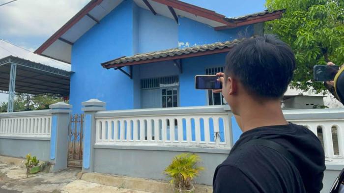 RUMAH DUKA - Rumah orang tua Marindra Wibowo di Kelurahan Baturetno, Kabupaten Tuban, Jawa Timur, Jumat (17/4/2026). Marindra Wibowo merupakan pilot helikopter yang jatuh di Kabupaten Sekadau, Kalimantan Barat.