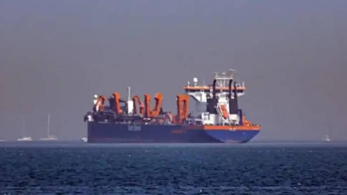 BLOKADE SELAT HORMUZ - Foto ilustrasi kapal melintasi selat Hormuz. Saat ini baru empat kapal saja yang berhasil menembus Selat Hormuz akibat blokade Iran.