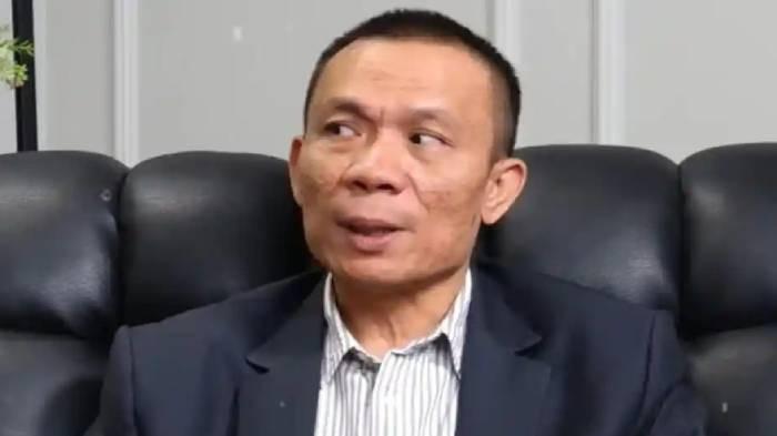 SEGERA TERBIT - Penggugat ijazah mantan presiden Jokowi, Rismon Sianipar, saat melakukan podcast bersama TribunSolo.com, Jumat (13/6/2025). SP3 Rismon Sianipar diragukan kubu Roy Suryo Cs. Tapi Relawan Jokowi yakin SP3 Rismon segera terbit.