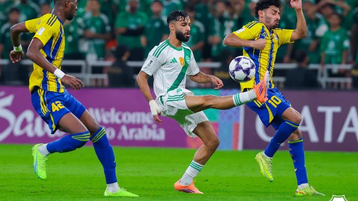 AKSI AL AHLI - Pemain Timnas Arab Saudi, Saleh Abu Al Shamat, ketika memperkuat Al Ahli pada laga ketiga Grup Barat AFC Champions League Elite menghadapi Al Gharafa di Stadion King Abdullah Sports City, Jeddah pada Selasa (21/10/2025) dini hari WIB. (Instagram Al Ahli - 21/10/2025)