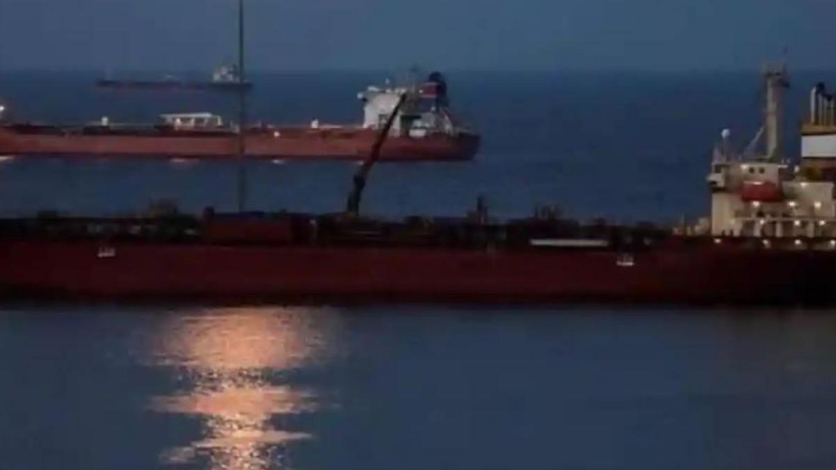 DIIZINKAN LEWAT - Foto ilustrasi kapal tanker. Iran baru-baru ini memberikan izin kepada kapal tanker Malaysia melintasi Selat Hormuz. Beda nasib dengan kapal Indonesia.