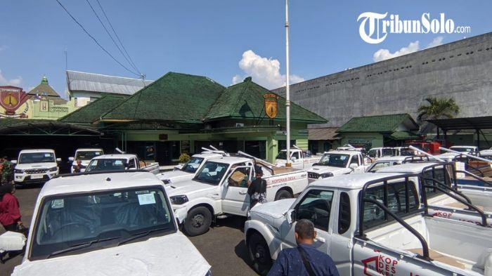 MOBIL KDMP - Mobil pick up untuk operasional KDMP di Wonogiri. Distribusi mobil pick up Koperasi Desa Merah Putih (KDMP) Wonogiri resmi dimulai di Kodim 0728/Wonogiri, Sabtu (18/4/2026).