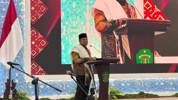DEMONSTRASI - Gubernur Kalimantan Timur, Rudy Masud, saat memberikan sambutan dalam kegiatan pelantikan pengurus Ikatan Keluarga Toraja (IKAT) Wilayah Kalimantan Timur - Perhimpunan Masyarakat Toraja Indonesia (PMTI) di Gedung Odah Etam, Kompleks Kantor Gubernur Kaltim. Sabtu (18/4/2026) malam. (TRIBUNKALTIM.CO/RAYNALDI PASKALIS)