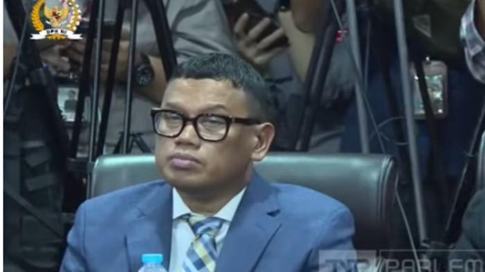 TERBUKTI TAK LANGGAR ETIK- Tangkap layar Uya Kuya duduk disidang MKD DPR, Senayan, Jakarta, Rabu (5/11/2025). Wakil Ketua MKD Imran Amin, majelis berpandangan bahwa Uya Kuya tidak memiliki niat merendahkan lembaga negara ataupun pihak mana pun.