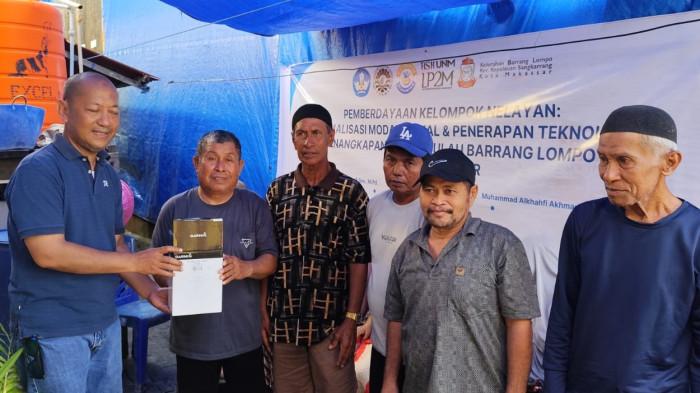 SOSIOLOGI UNM - Nelayan di Pulau Barrang Lompo, Kecamatan Sangkarrang, Makassar, menerima pembekalan dari Tim Pengabdian kepada Masyarakat (PkM) Program Studi Sosiologi Universitas Negeri Makassar (UNM), Minggu (19/4/2026). PkM Sosiologi UNM ini mengusung tema 'Optimalisasi Modal Sosial dan Pemanfaatan Teknologi Penangkapan Ikan' bekerja sama dengan Kelompok Nelayan Sipakainga.