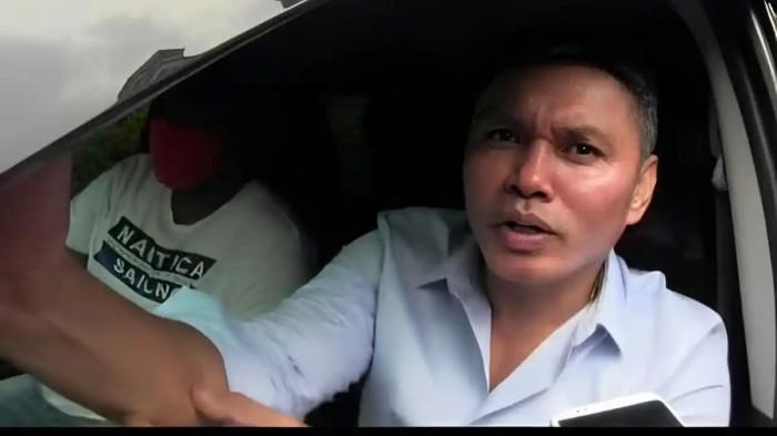 Nus Kei atau Agrapiun Rumatora, tewas ditikam di Bandara Karel Sadsuitubun, Langgur, Minggu (19/4/2026). Nus Kei adalah paman dari John Kei, tokoh preman di Jakarta asal Maluku Tenggara. Nus Kei kini juga menjabat Ketua DPD Partai Golkar Kabupaten Maluku Tenggara.