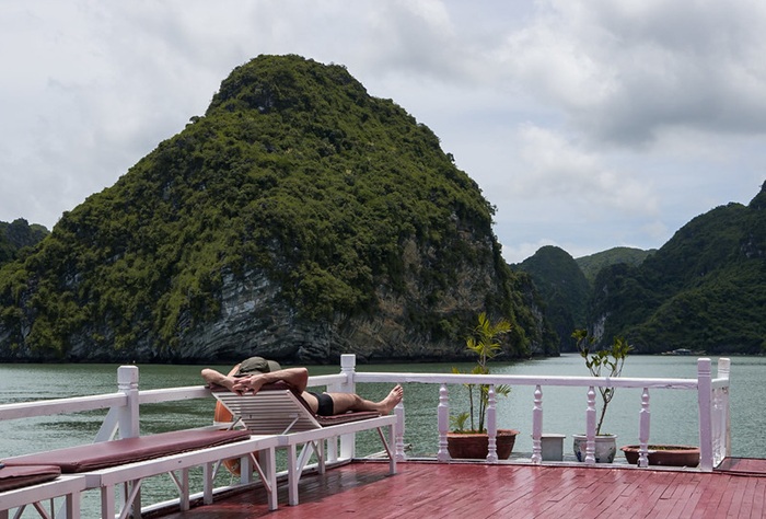 Potret Ha Long Bay, salah satu tempat wisata paling populer di Vietnam.