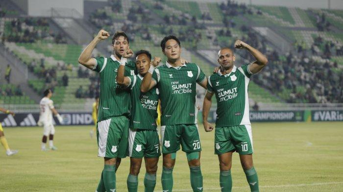 Selebrasi pesepakbola PSMS Medan seusai mencetak gol ke gawang Sriwijaya FC pada lanjutan Liga 2, di Stadion Utama Sumatra Utara, Deliserdang, Minggu (19/4/2026). Babak pertama PSMS Medan berhasil unggul sementara dengan scor 1-0.