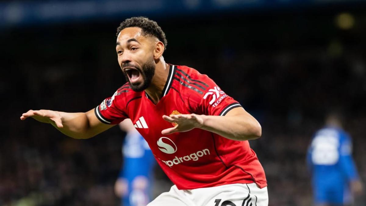 SELEBRASI GOL - Potret selebrasi Matheus Cunha saat Chelsea dipermalukan Manchester United di depan publik sendiri yang padati Stamford Bridge Stadium, Sabtu (18/4/2026).