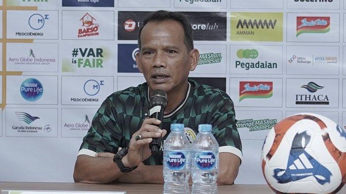 Pelatih PSS Sleman, Ansyari Lubis.