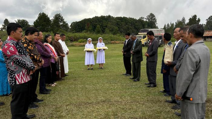 ENGAUNGAN BUNGA DARI PANITIA GEREJA UMAN MALAU