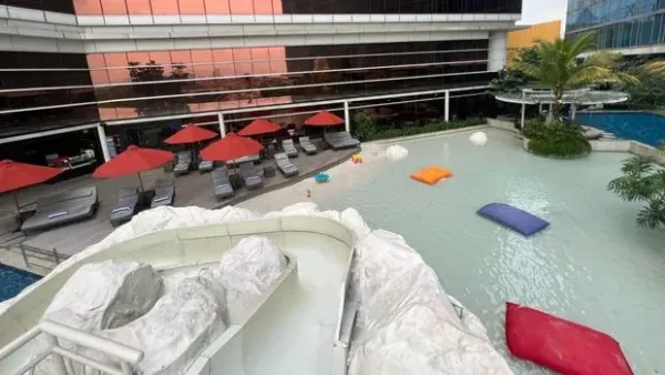 The Trans Luxury Hotel siap memberikan liburan yang benar-benar tak terlupakan.