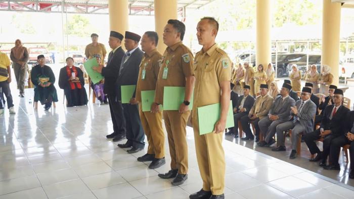 Bupati Bolmong Yusra Alhabsyi dan Dony Lumenta melantik 20 pejabat