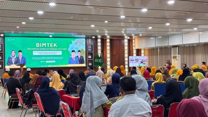 BIMTEK - Guru PAI dan tenaga pendidik madrasah se-Kabupaten Nunukan mengikuti Bimtek Kurikulum Berbasis Cinta (KBC) di Lantai V Kantor Bupati Nunukan, Sabtu (18/4/2026). Kegiatan ini menekankan penguatan karakter, empati, dan nilai-nilai kemanusiaan dalam dunia pendidikan.