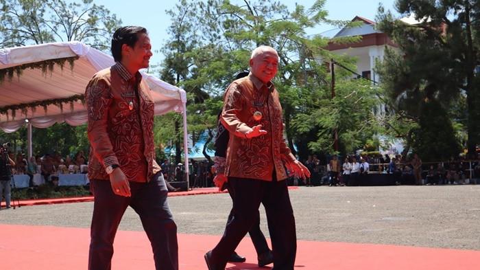 HARI JADI BANJARBARU- Gubernur Kalsel Muhidin dan Wagub Hasnuryadi Sulaiman saat menghadiri peringatan Hari Jadi ke-27 Banjarbaru yang digelar di Lapangan Murjani, Senin (20/4/2026). 