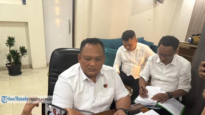 Dirreskrimum Polda Sulut Kombes Pol Suryadi saat diwawancarai tim Tribun Manado di Mapolda