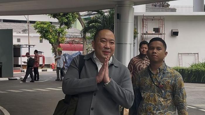 DIPERIKSA KEJAGUNG - Direktur Utama PT Sri Rejeki Isman (Sritex) Tbk, Iwan Kurniawan Lukminto (IKL) saat tiba di Kejaksaan Agung. Iwan diperiksa sebagai saksi dalam kasus dugaan korupsi pemberian kredit dari sejumlah bank daerah dan bank pemerintah kepada Sritex, Kamis (17/7/2025).
