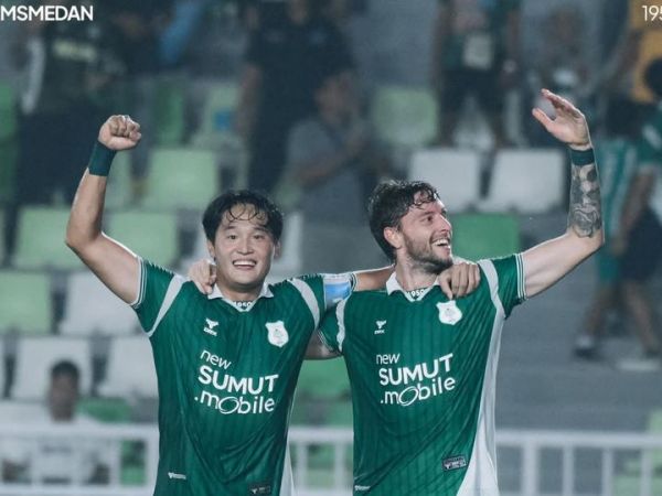 Pemain berlabel Timnas Korea Selatan, Kim Jeung-ho (kiri) memiliki asa untuk PSMS Medan promosi ke Super League.