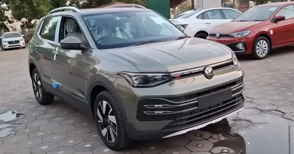 volkswagen-taigun-facelift-at-dealership