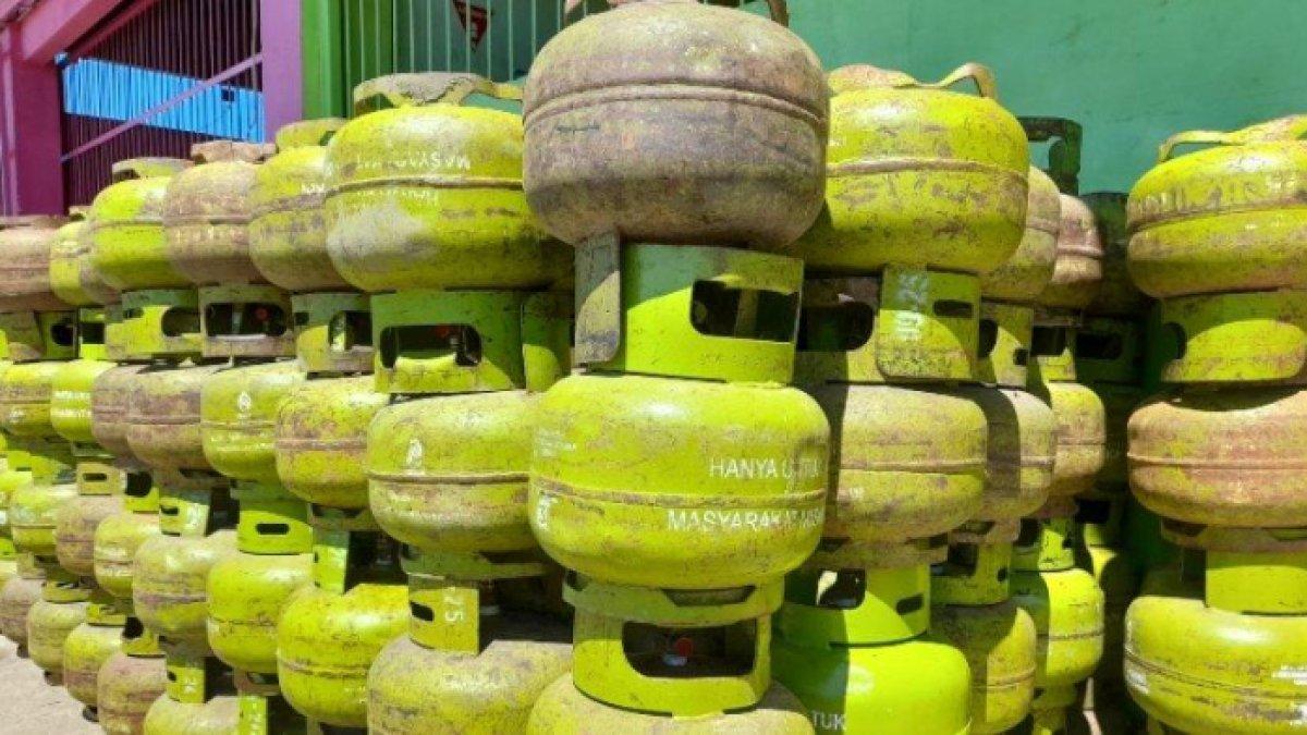 Sopir pengangkut gas LPG nekat kendarai truk yang sedang terbakar