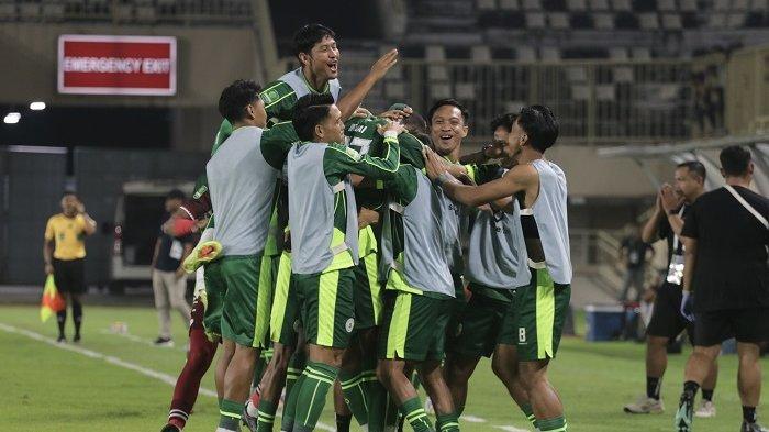SELEBRASI: Pemain PSS Sleman saat melakukan selebrasi usai meraih kemenangan atas Persiku Kudus di Stadion Maguwoharjo, Sleman, Senin (20/4/2026) malam.